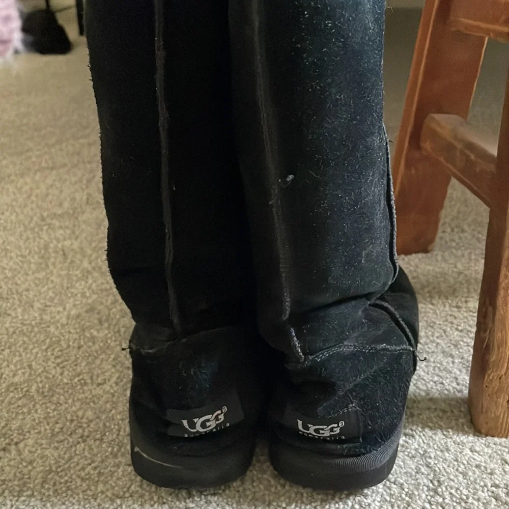Black UGG boots - Picture 2 of 4